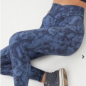 Aerie Crossover Blue Snakeskin Leggings